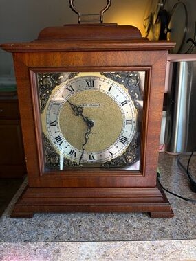 Vintage-Style Seth Thomas Brown Mantel Clock Decor -
